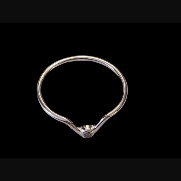 925 Sterling Silver V Shaped Band CZ Ring Size 7.75 - Picture 6 of 7